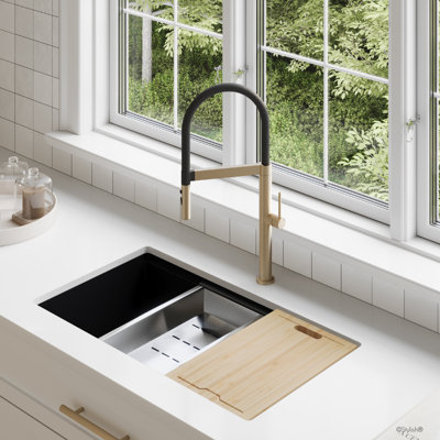 Modern Faucet Stylish Capri One-Handle Stainless Steel with Spout Hose Pull Out Dual Mode Kitchen Sink Faucet