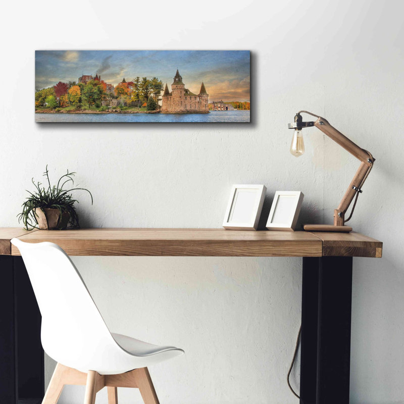 «Autumn at the Castle» par Lori Deiter, art mural sur toile, L 36 po x H 12 po