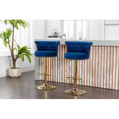 Ensemble de 2 chaises de bar en velours de luxe avec coutures en losanges, rivets dorés et hauteur réglable pour une décoration intérieure élégante