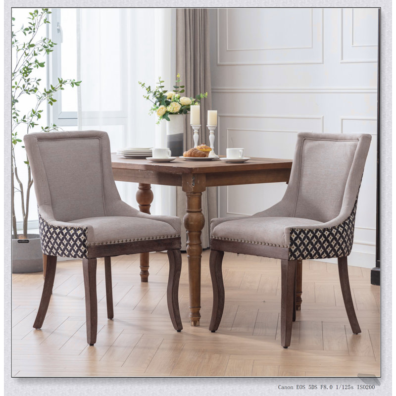 Chaise de salle à manger Ultra Side avec tissu épais, dossier haut et rivets décoratifs pour un confort élégant