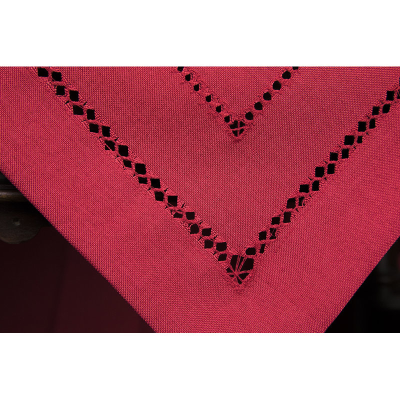 Nappe Goudy, Rouge, L 108 po x l 65 po