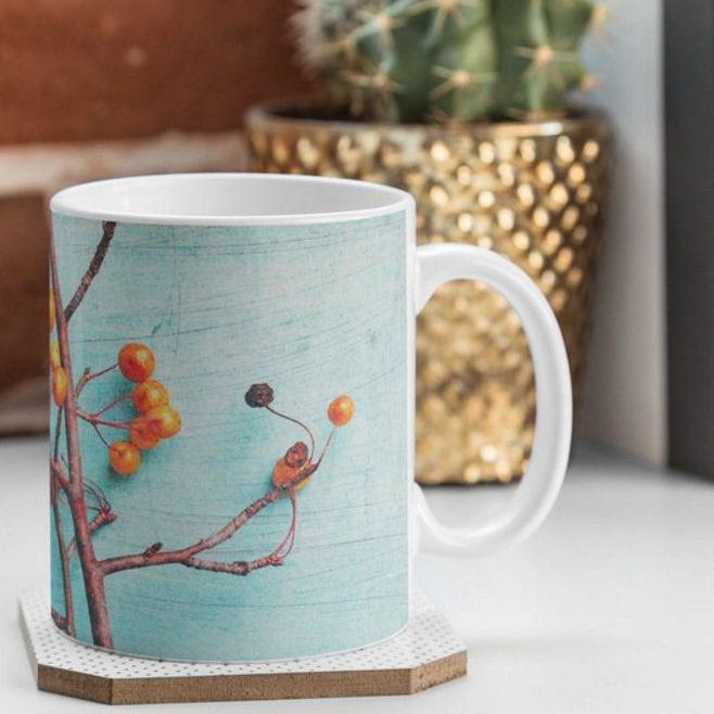 Tasse à café à ses rêves sur les branches