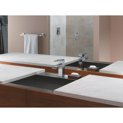 Delta Faucet Velum 18-Inch Single Towel Bar, Chrome Bathroom Towel Holder, Wall Mounted Towel Rack, Towel Hanger, Chrome