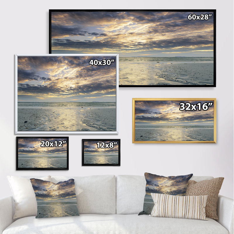 «Dramatic Sunset Sky on Beach» - photographie sur toile, Cadre noir, H 8 po x l 12 po x P 1 po