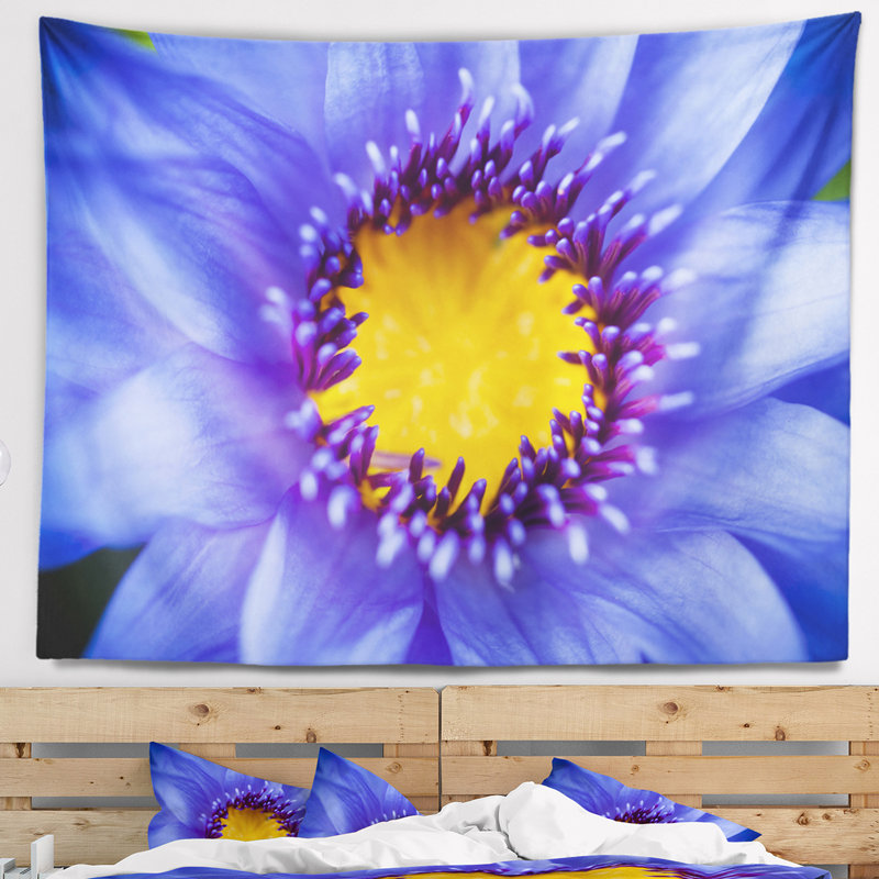 Tapisserie aquarelle refermée blue lotus, H 32 po x l 39 po