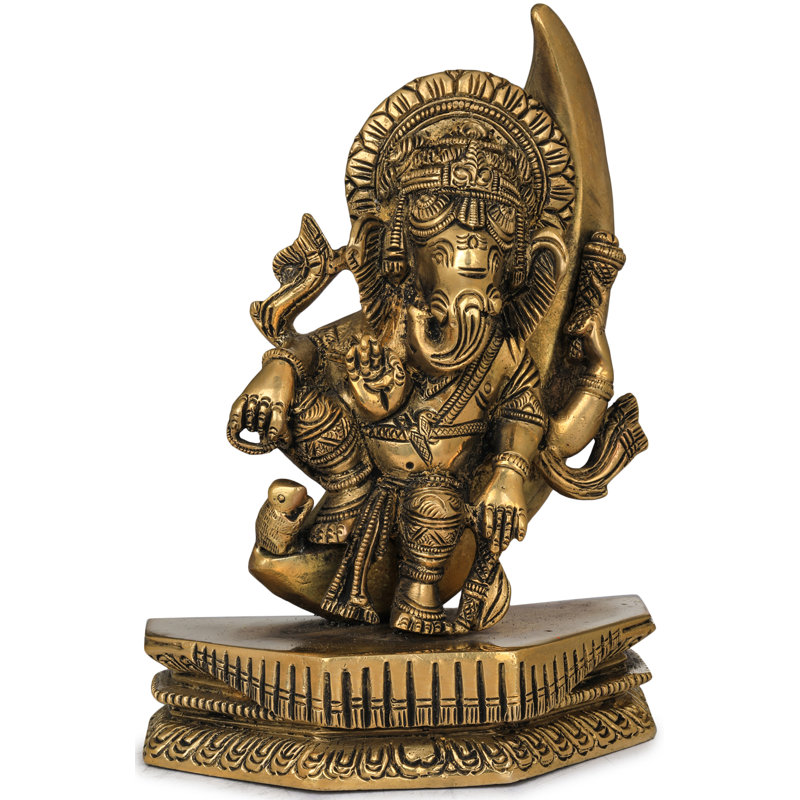 Ganesha assis sur un croissant de lune
