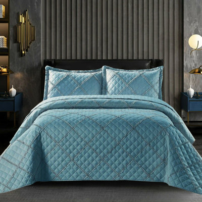 Fairdale Polyester Bedspread with Pillow Shams Included