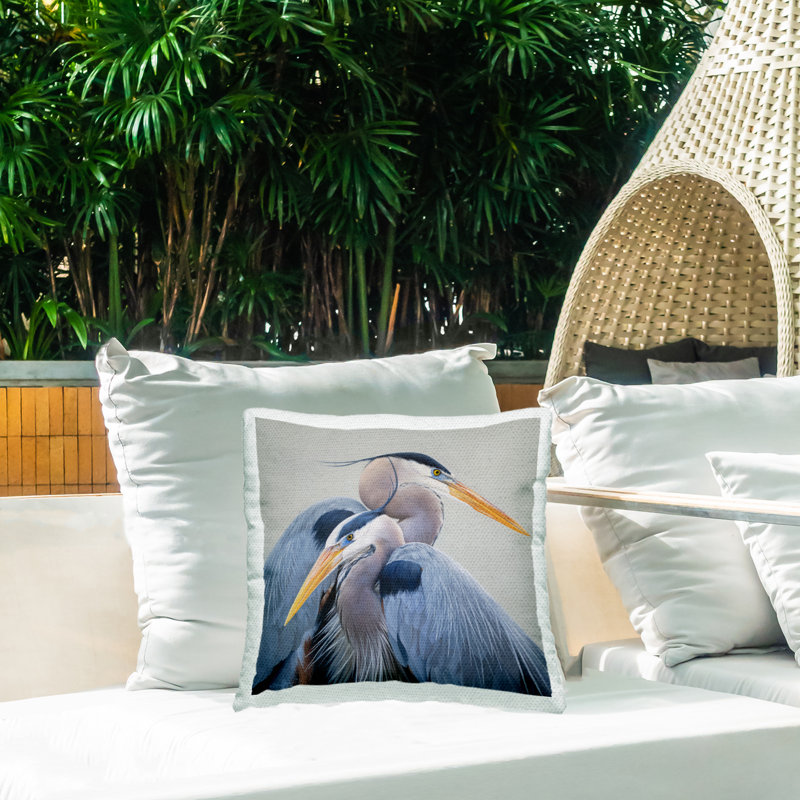 Coussin extérieur Heron Birds Huddled Portrait par James Corwin