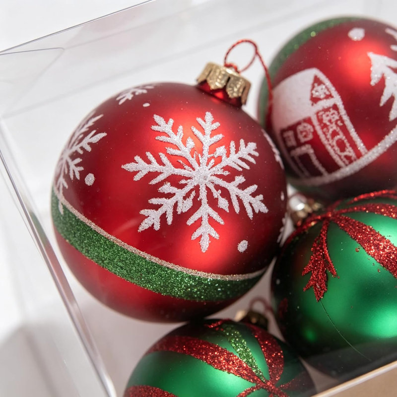 12 pièces de boules de Noël incassables - ensemble rouge et vert | plastique incassable; suspension instantanée pré-enfilée; conception légère adaptée aux branches; 12 pièces à texture mixte