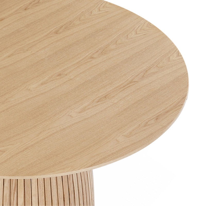 Charmante table de salle à manger circulaire moderne avec une construction robuste pour un repas élégant