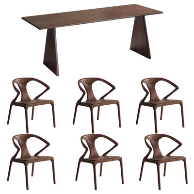 Une table de salle à manger en bois de frêne robuste et durable