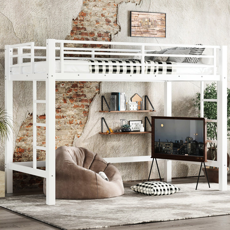 Lit mezzanine simple en métal blanc avec garde-corps, conception simple pour une utilisation efficace de l'espace dans les échelles doubles de la taille d'une chambre d'adolescent, structure en fer stable et fonctionnalité de rangement