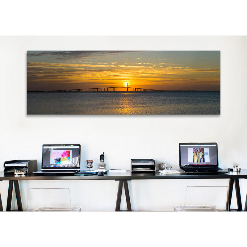 Lever de soleil sur le pont Skyway, Tampa Bay, Floride, États-Unis par Panoramic Images - Gallery - Estampe numérique sur toile tendue