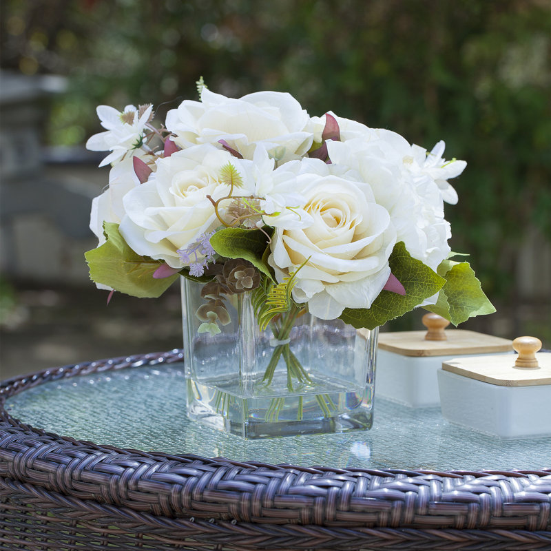 Centre de table rose dans un vase