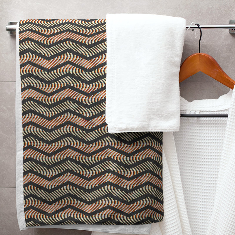 Serviette de bain à chevrons ondulés Stephenie, Noir / Orange