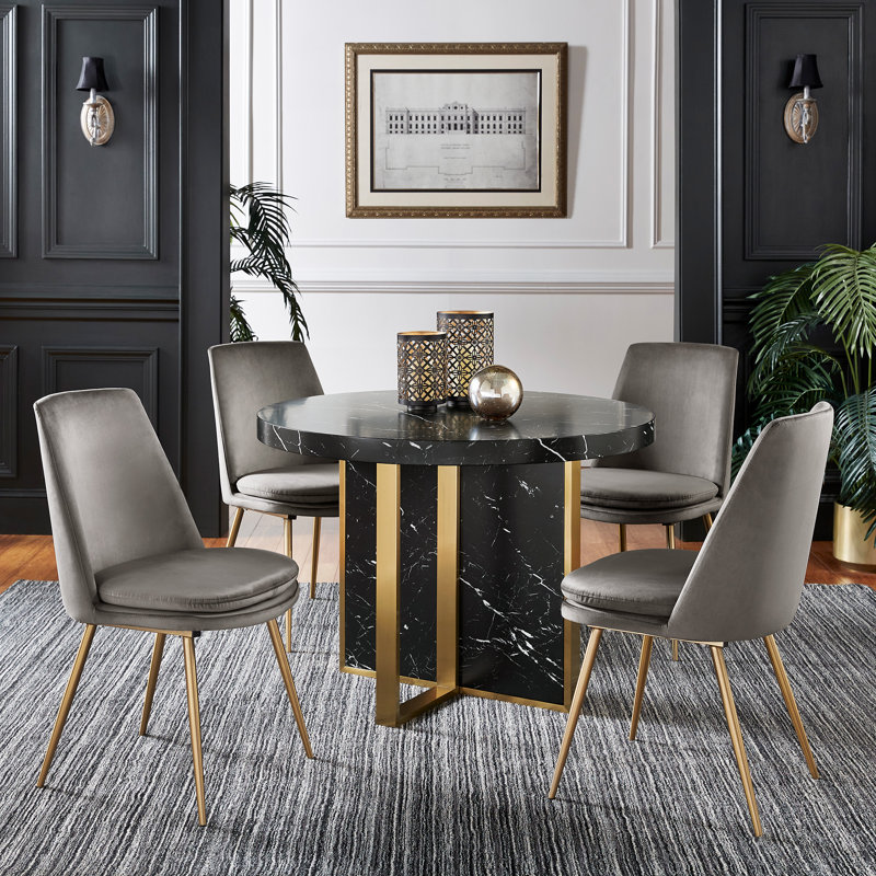 Ensemble repas pour quatre personnes, Noir