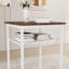 Ensemble table et tabourets de bar (3 personnes), pieds antidérapants, dossiers confortables, couleur marron et blanc, idéal pour les restaurants (3 personnes avec 2 tabourets), cloisons en fer massif, surface imperméable, parfait pour les bars de cuisine.