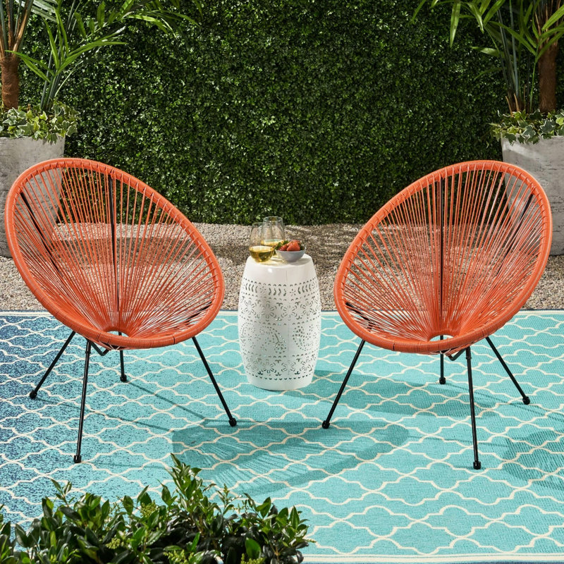 De 2 chaises orange avec siège, structure en acier pour plus de stabilité, tissage de confort dans les aires de pique-nique extérieures, conception moderne en simili et structure, cour à assise détendue, look