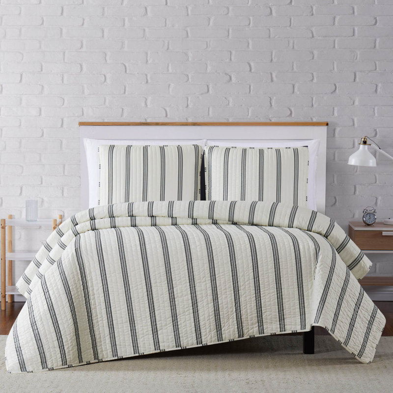Farmhouse / Country Striped Quilt, King Quilt + 2 Shams