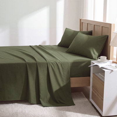 Ensemble de literie en polyester vert olive pour grand / très grand lit, 4 draps doux avec drap-housse à poche profonde de 16 pouces, drap plat et 2 taies d'oreiller, housses de lit infroissables