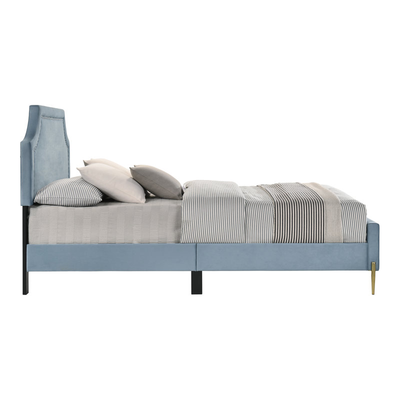 Grand lit, velours bleu clair