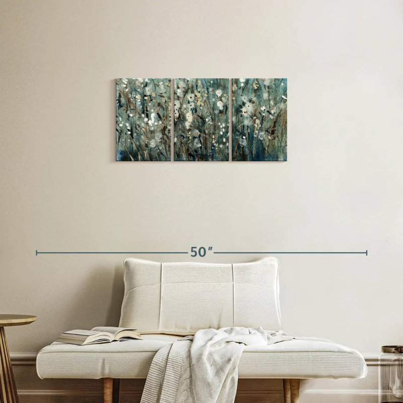 Avery - fleurs blanches avec bleu marine I, H 15 po x l 32 po