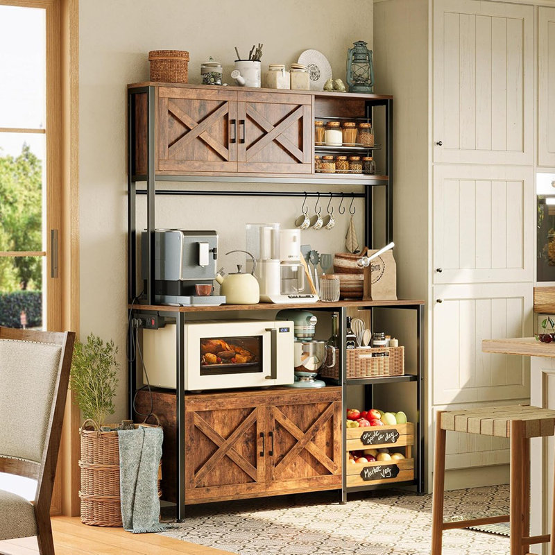 Grand support à boulanger avec prise de courant, support pour micro-ondes de cuisine avec armoires et tablettes de rangement, station de café avec crochets et plateau en bois (brun rustique)