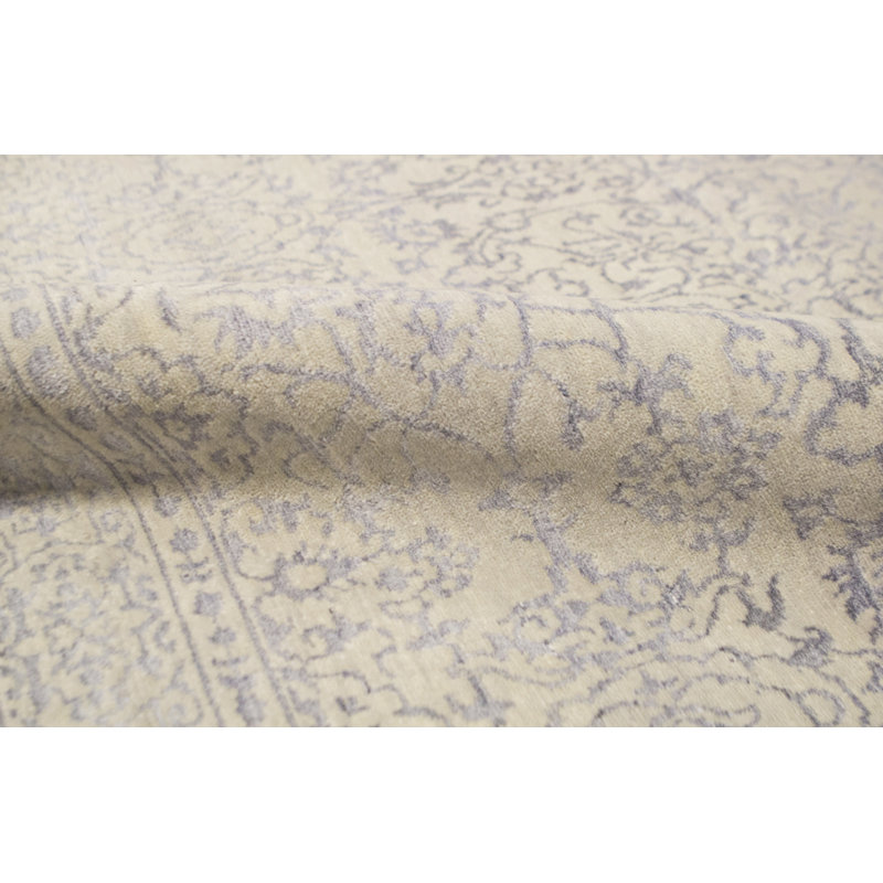 Floral Area Rug in Silver/Light Blue