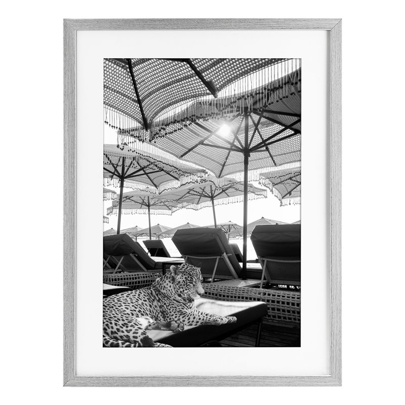 Léopard en vacances tropicales, reproduction encadrée sous verre, design par Grotto Studios, H 20 po x l 14 po