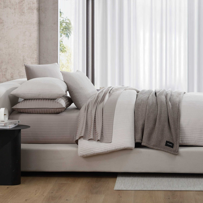 Vera Wang Chenille Beige Reversible Comforter Set, Queen Comforter + 2 Standard Shams