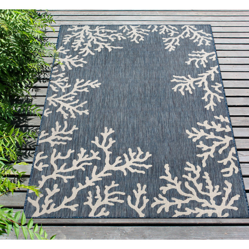 Tapis bleu marine intérieur / extérieur Mance, Rectangle 6 pi 6 po x 9 pi 4 po