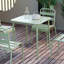 Table carrée, table de cour extérieure, petite table de salle à manger, table de salle à manger-469089228