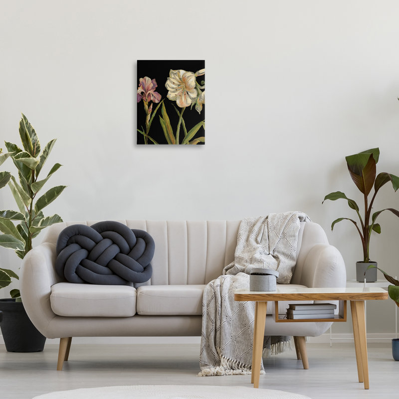 Iris, fleurs sur toile noire par Patricia Pinto, H 20 po x l 16 po