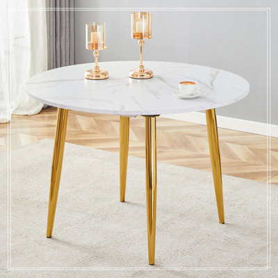 Doté d'un mécanisme rétractable intelligent, le plateau de table en panneau de fibres à densité moyenne à motif blanc et les pieds en métal doré offrent une surface lisse et délicate. Le look unique crée la silhouette élégante d'une maison moderne.