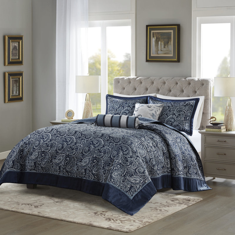 Aubrey 5 Piece Jacquard Bedspread Set with Throw Pillows, King Quilt + 2 King Shams + 2 Throw Pillows, Navy