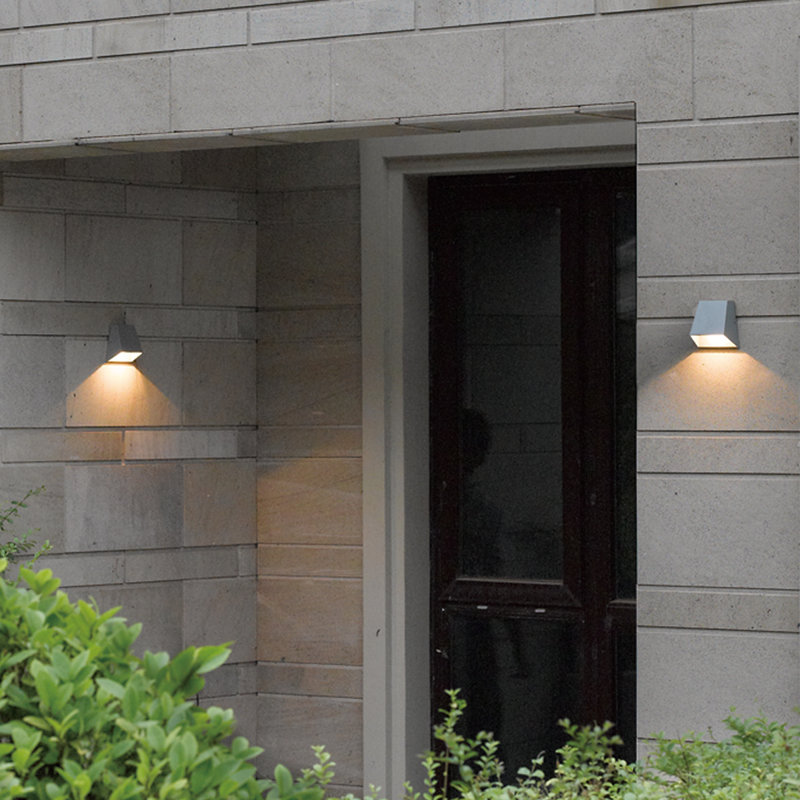Kilo LED Wall Light, Aluminum