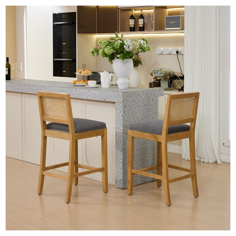 Ensemble de 2 tabourets de bar en bois massif à dossier en rotin avec coussin en lin gris, siège de style nautique à hauteur de comptoir