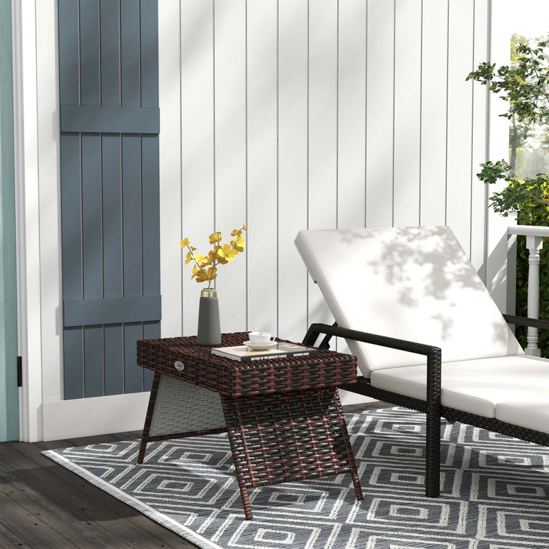 Table d'appoint pliante en rotin Outsunny, table de bout d'extérieur, table basse en rotin tissé à la main pour balcon, cour, jardin, pelouse, cour