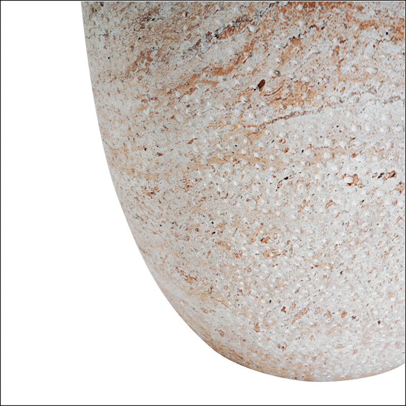 Table d'appoint d'extérieur / d'intérieur en béton léger avec finition texturée en travertin, polyvalente et durable pour tout espace