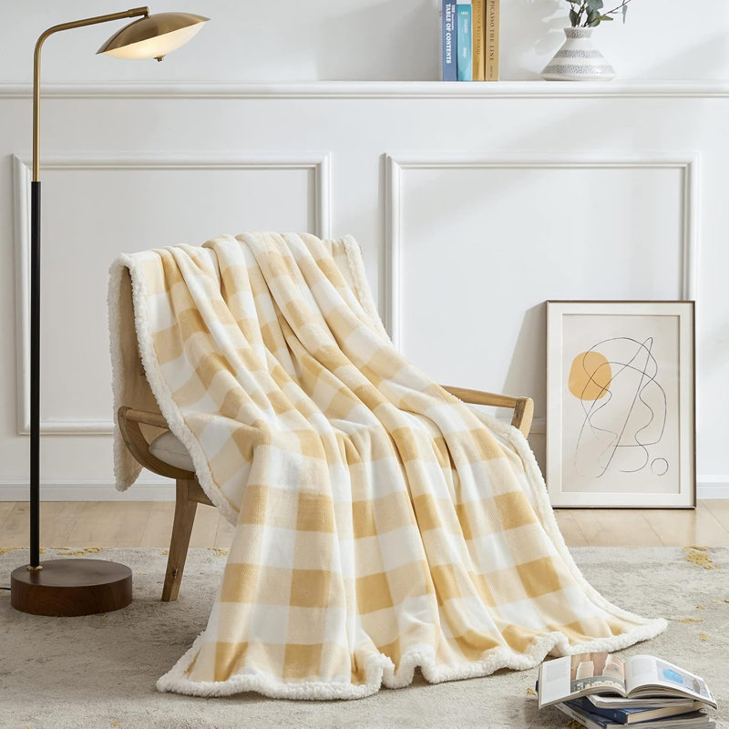 Jeté de lit Sherpa Buffalo Plaid, Beige, L 70 po x l 60 po
