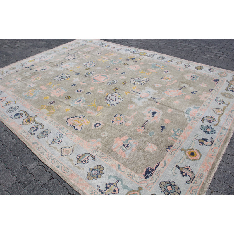 Authentique tapis turc en laine Oushak fabriqué à la main dans de jolis tons pastel pour le décor du salon