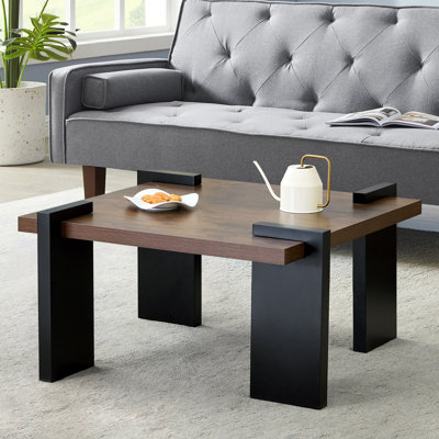 Table basse en MDF, idéale pour les salons modernes et minimalistes