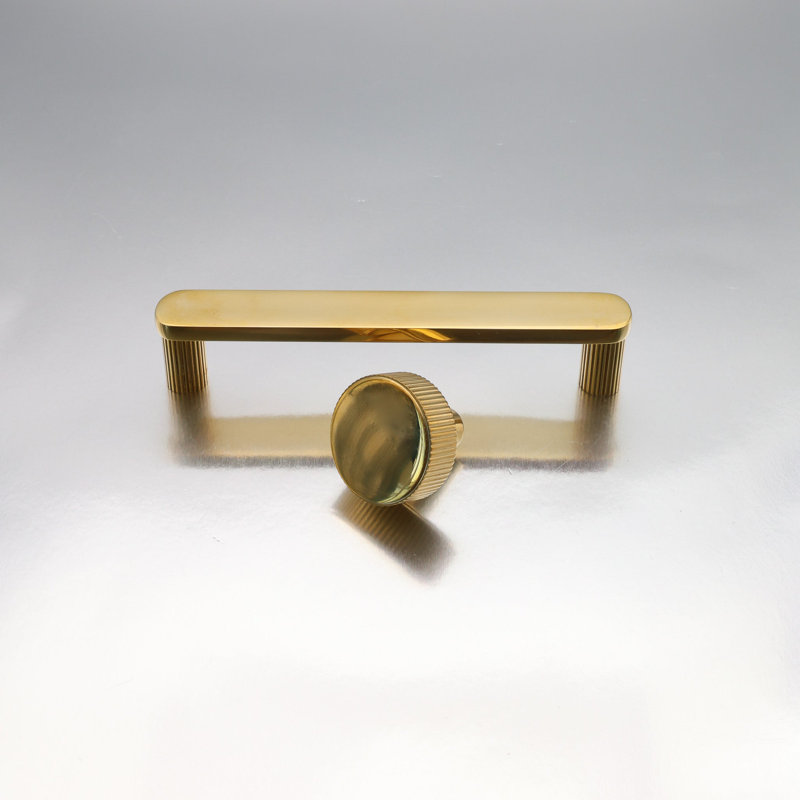 Ribbed Circle Knob, Unlacquered Polished Brass