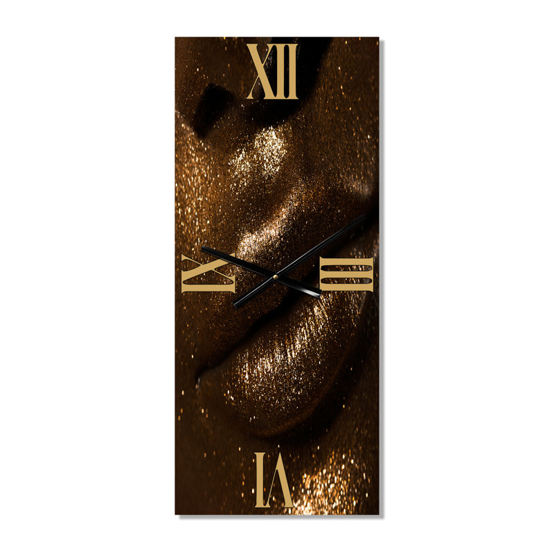 «Woman Lips with Glitter and Spangle» - Horloge murale moderne, Petit