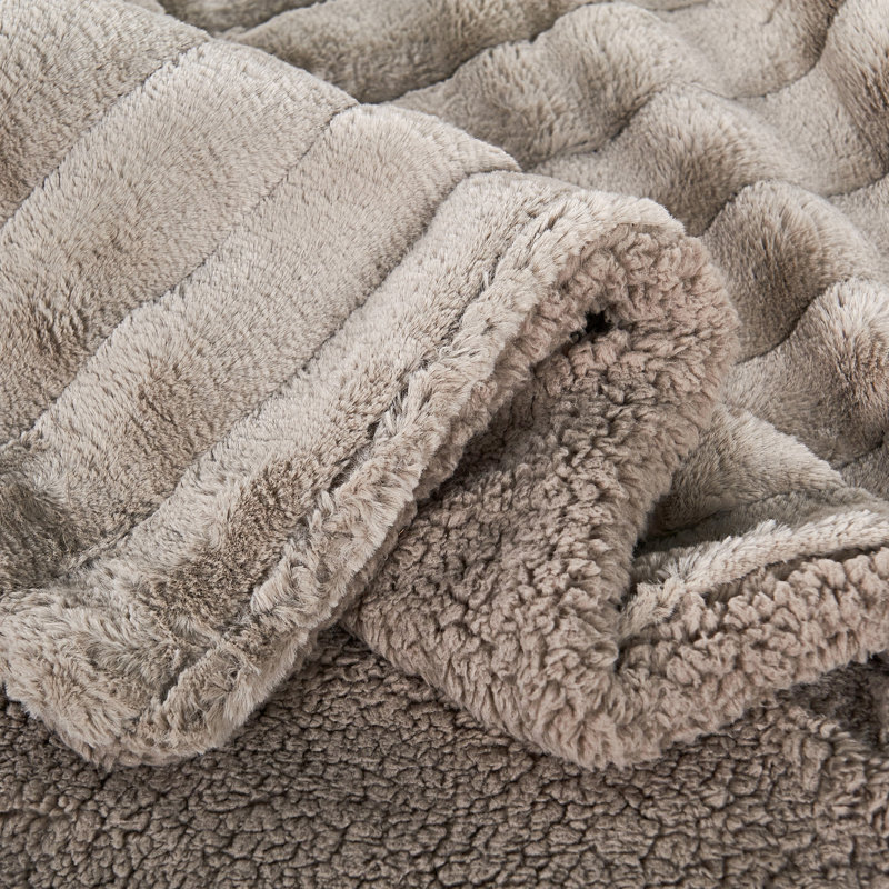 Jeté Super Mink, Gruau, L 118 po x L 95 po