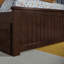 Lit plateforme en bois massif Kindig Cottage avec pied de lit et tiroirs de rangement assortis-23570262-96144274