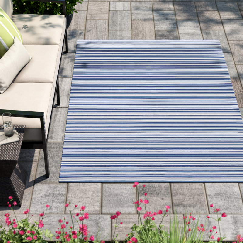 Tapis intérieur / extérieur bleu foncé Arianah, 5 pi x 7 pi 6 po