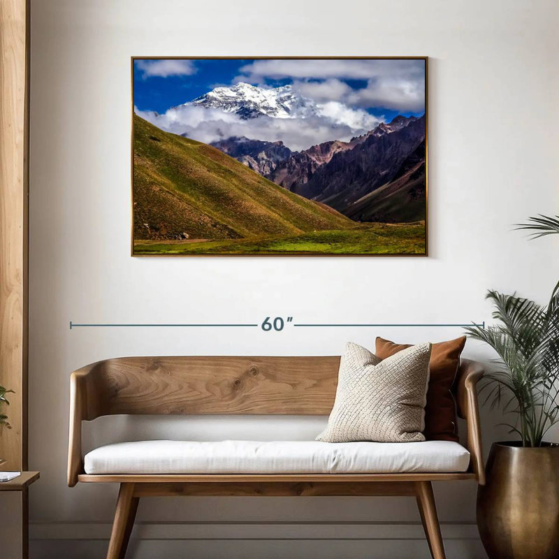 Aconcagua nuageux, Cadre flottant doré, 43 po x 29 po