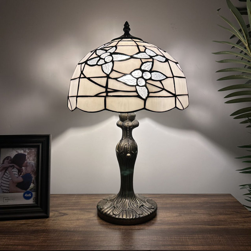 Lampe de table Simonson Tiffany avec fleurs en verre coloré et ampoule DEL incluses H 19 po x l 12 po x P 12 po