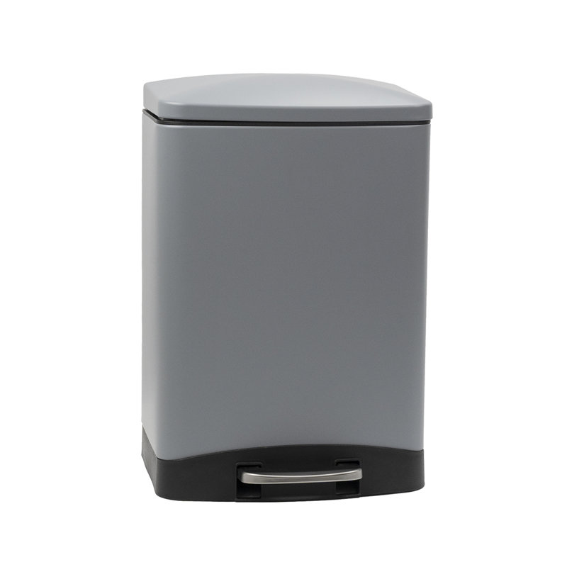 Yeung Plastic Step On Kitchen Trash Can, 6L